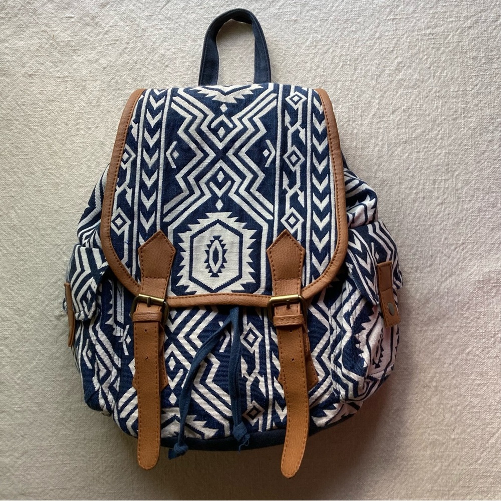 Sorpresa Boho Tribal Printed Blue & White Canvas Backpack